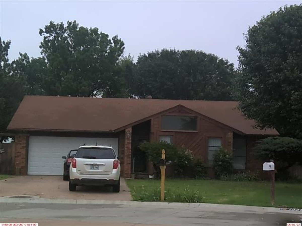 136 North Greenleaf Drive